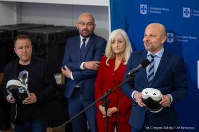 zdjęcie z konferencji prasowej z udziałem Jeffa Y. J. Liu, szefa Przedstawicielstwa Tajpej w Polsce w Poradni Psychologiczno-Pedagogicznej nr 2 w Rzeszowie, fot. Grzegorz Bukała, Urząd Miasta Rzeszowa